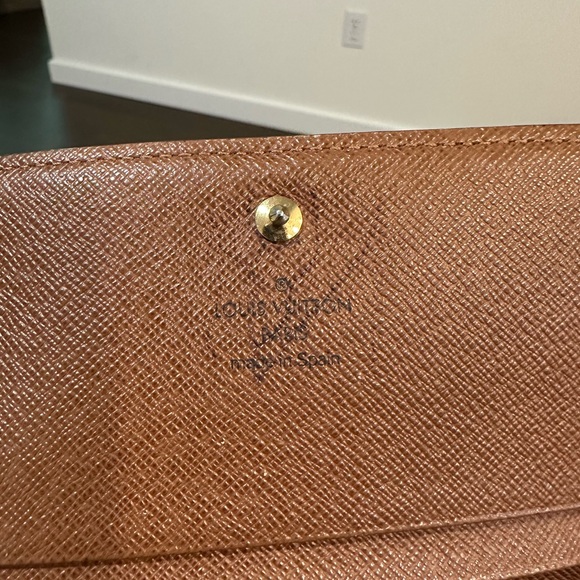 Authentic 100% LV wallet - Picture 5 of 7